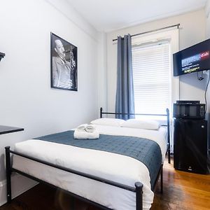 Quarto de classe econômica de casal